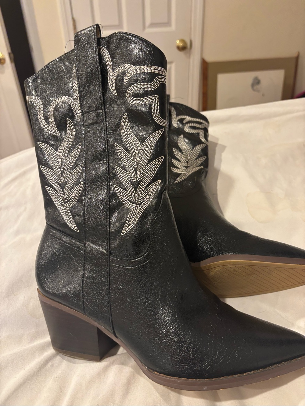 Oasis Society Sophira Faux leather cowboy boots - Picture 2 of 4
